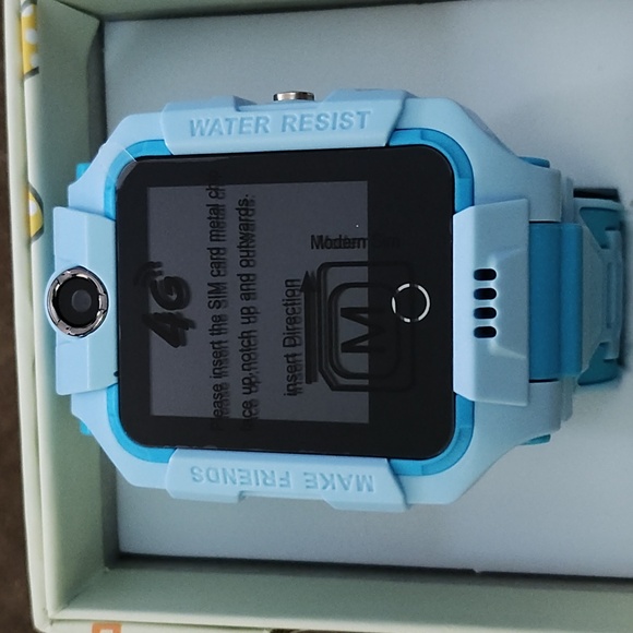 BRAND NEW KIDS 4G SMARTWATCH. YOU CAN INSERT A SIM CARD IN IT. NIB! - Picture 2 of 5